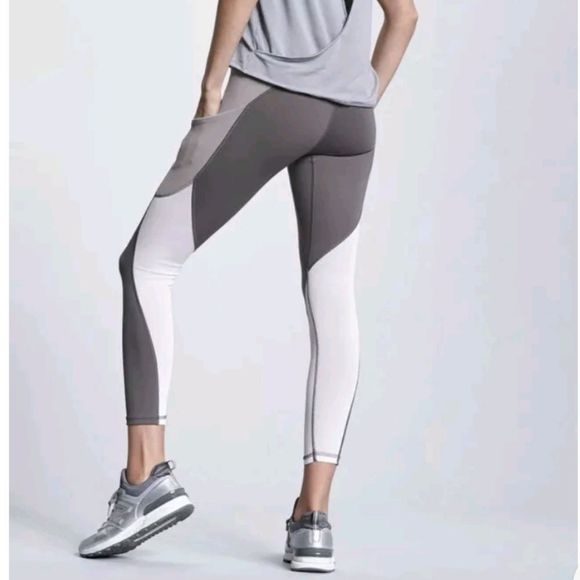 Athleta Colorblock Up For Anything 7/8 Tight,‎ Silver Bells SIZE S Grey 209921 - Picture 1 of 12